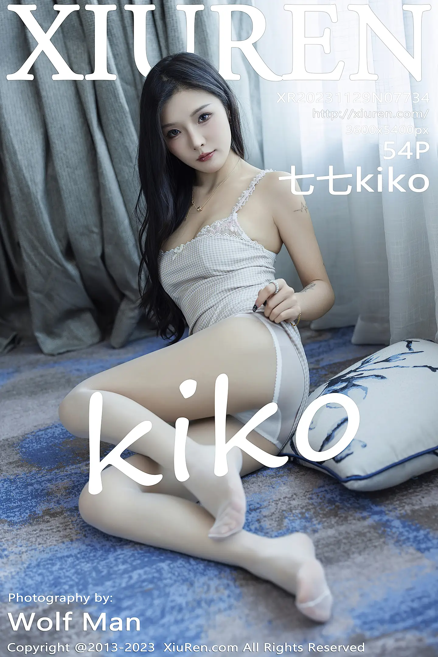 [XiuRen秀人网]VOL.7734 模特七七kiko性感浅色连衣短裙配白丝袜秀曼妙身姿迷人诱惑写真54P-秀人网官方网站